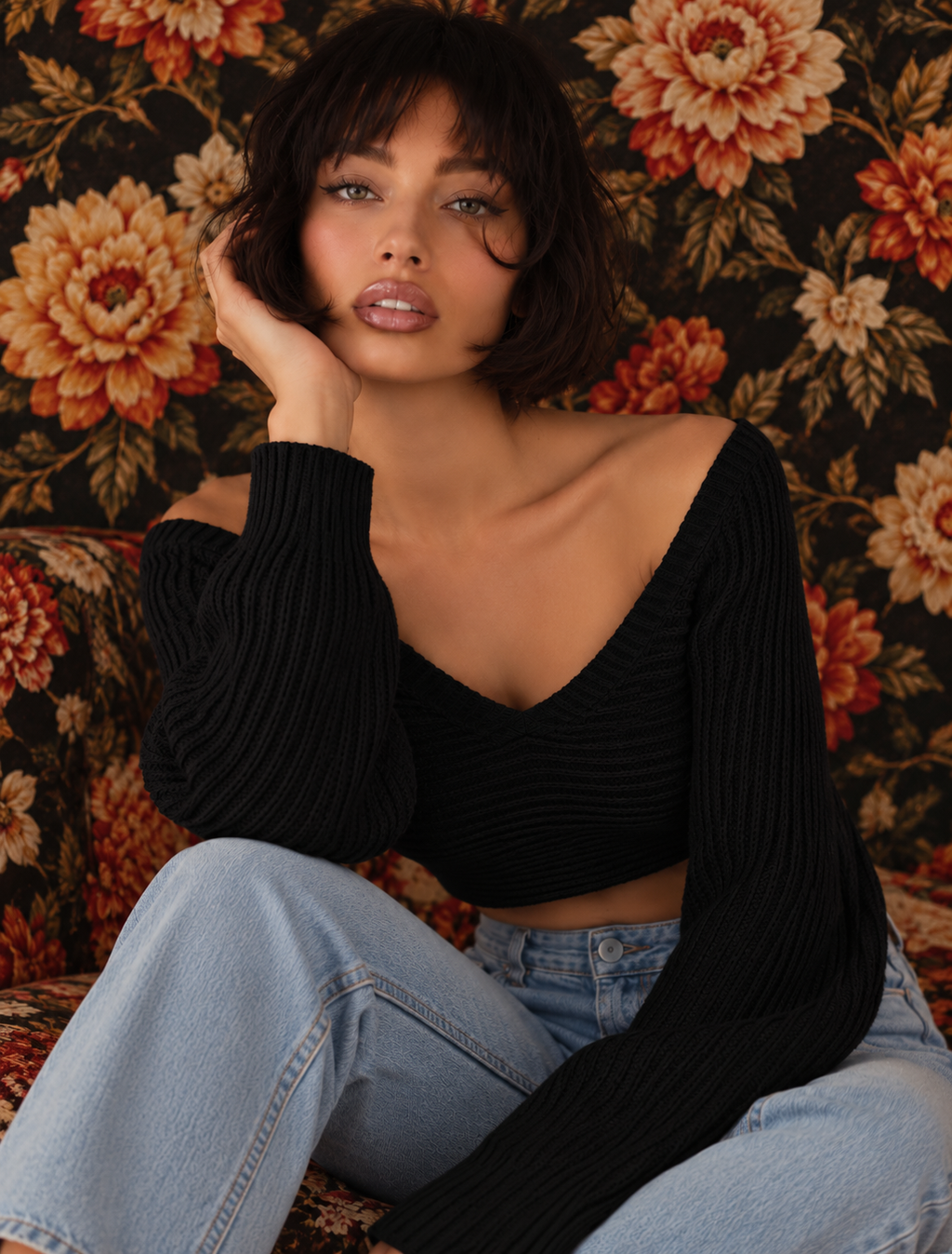 Cropped V-Neck Flare Sleeve Knit Top